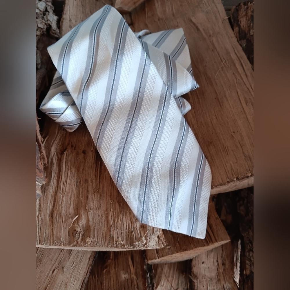 Hathaway Tie